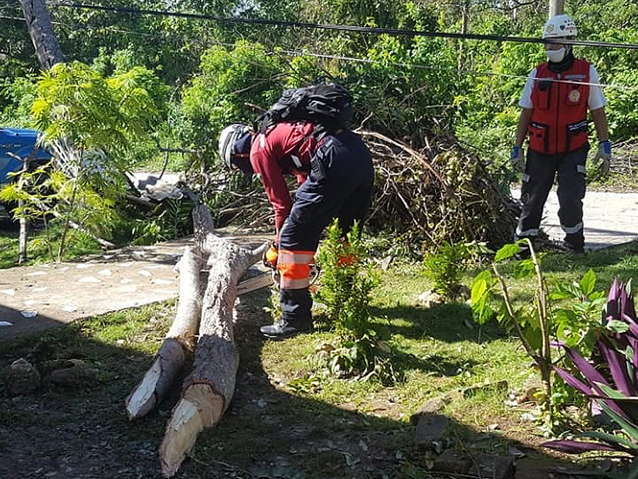 adra colombia garza debris clearing nov20